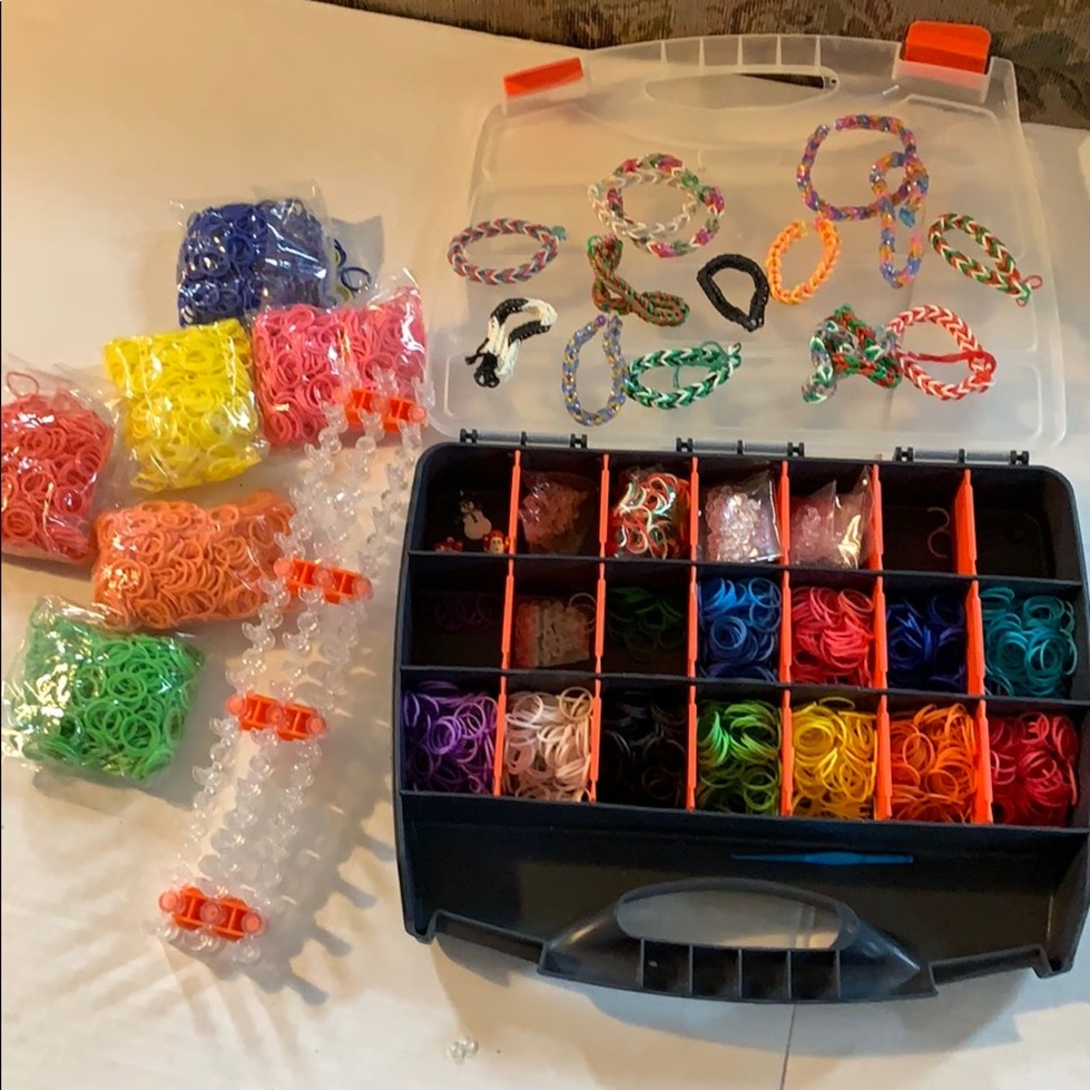 SALE!! Elastic loom bracelet craft and case.    4